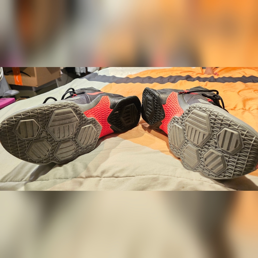 Nike Gray and Black Athletic Shoes - Picture 3 of 5